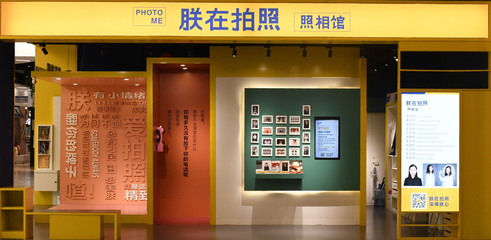 “品牌大叔”的意外逆襲 他把辦公室變成古代照相館，單月服務400人